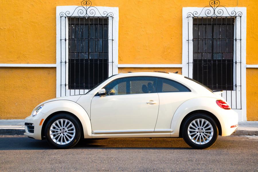  Volkswagen Beetle SE Final Edition 2018 года  (NA) (фото 13 из 15)
